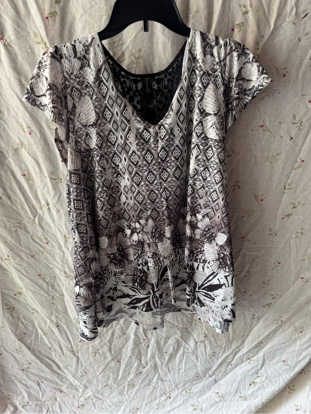 Black & White Patterned V-Neck Women's Top